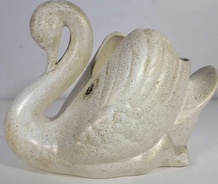 shape - Paisley Art Pottery swan - same shape as 170 swan Img_9411