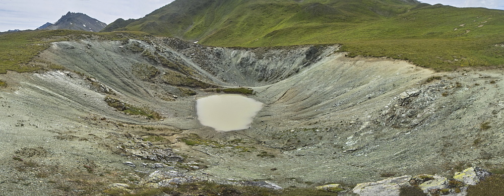 Balade sur la ligne de crête entre Tignes et Val - Page 2 Trou_v12