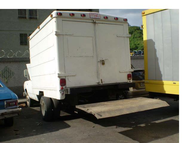 VENDO CAMION DODGE 350 CON MONTACARGA 910