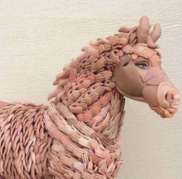 Cavallo con pezzi di Barbie  Cavall12
