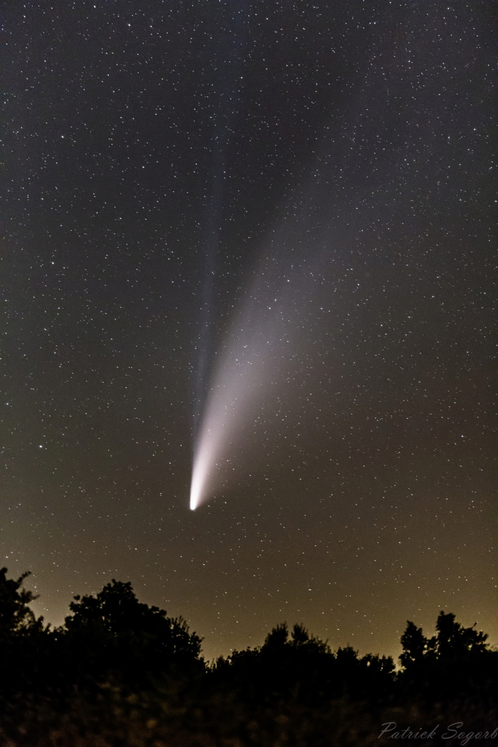 Comete NEOWISE C_202010