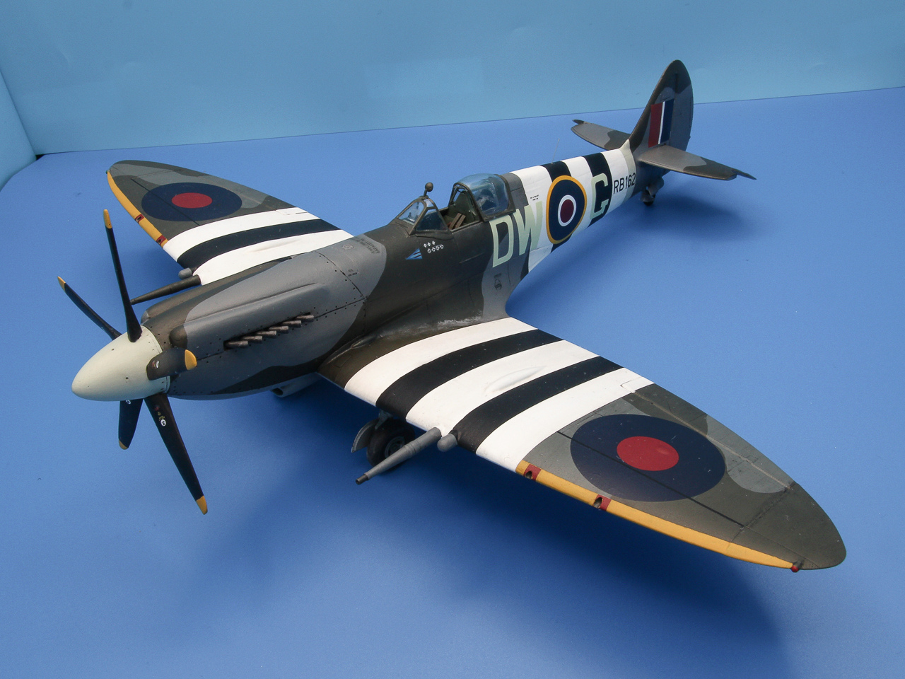 Spitfire Mk XIV [Tam + conversion 1/32] Img_2830