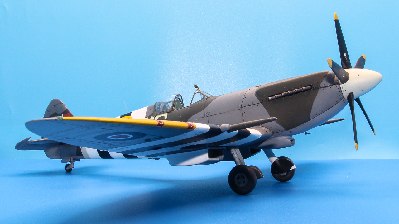 Spitfire Mk XIV [Tam + conversion 1/32] Img_2831