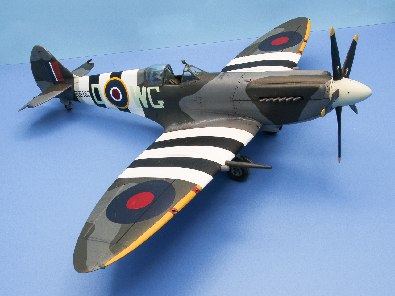 Spitfire Mk XIV [Tam + conversion 1/32] Img_2832
