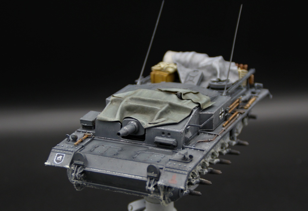 Stug III  Ausf E  bronco 1/35 et figurine Alpine - Page 4 Img_7637