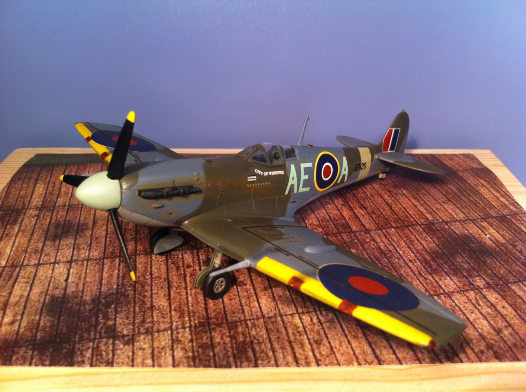 Supermarine Spitfire Mk Vb - Revell - 1/72 - Page 2 02012