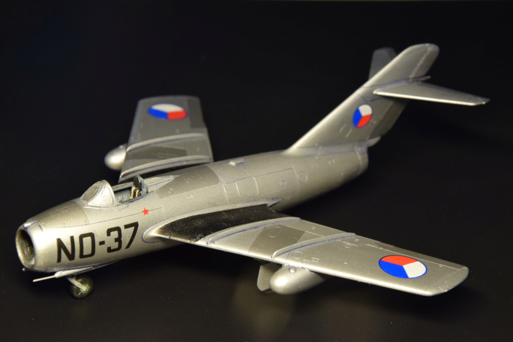 Aero S-102 (Mig-15) "Fagot" - Eduard - 1/72 - Page 3 Dsc_0032