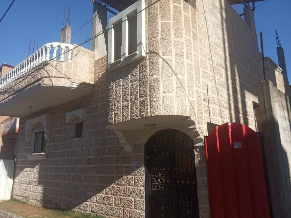للبيع منزل في خانيونس السطر الشرقي مكون من 4غرف وصالون و3حمامات قريب من صلاح الدين 27204817