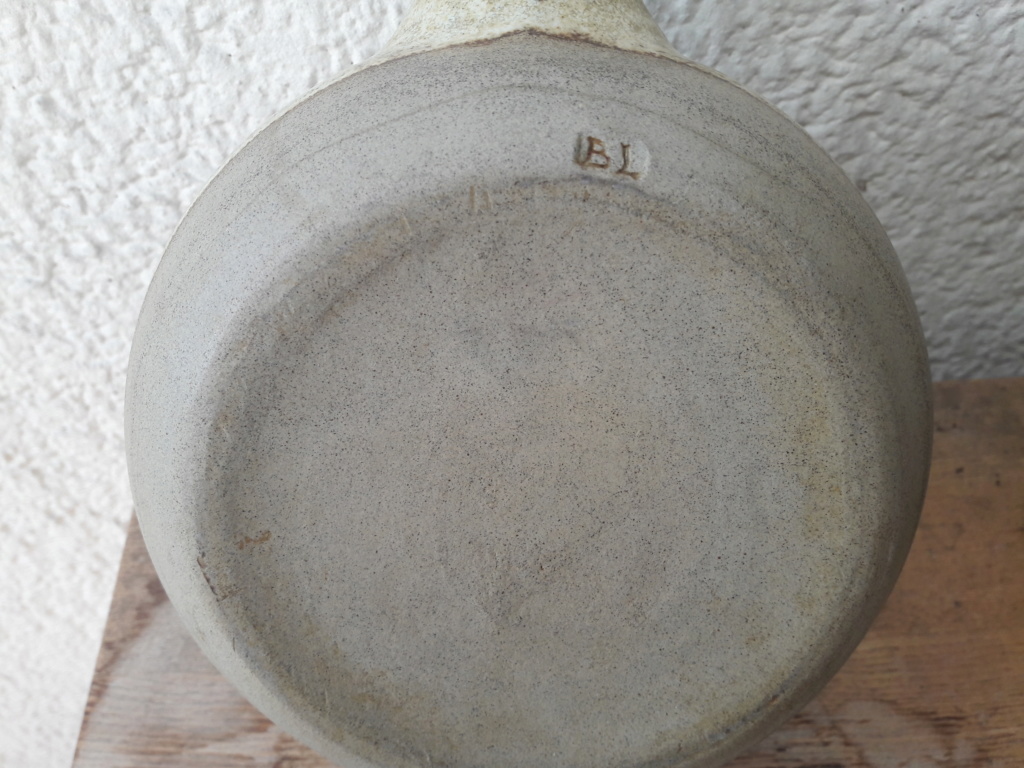 Leach ? BL mark at least, and i would guess the handle has come off 20180835