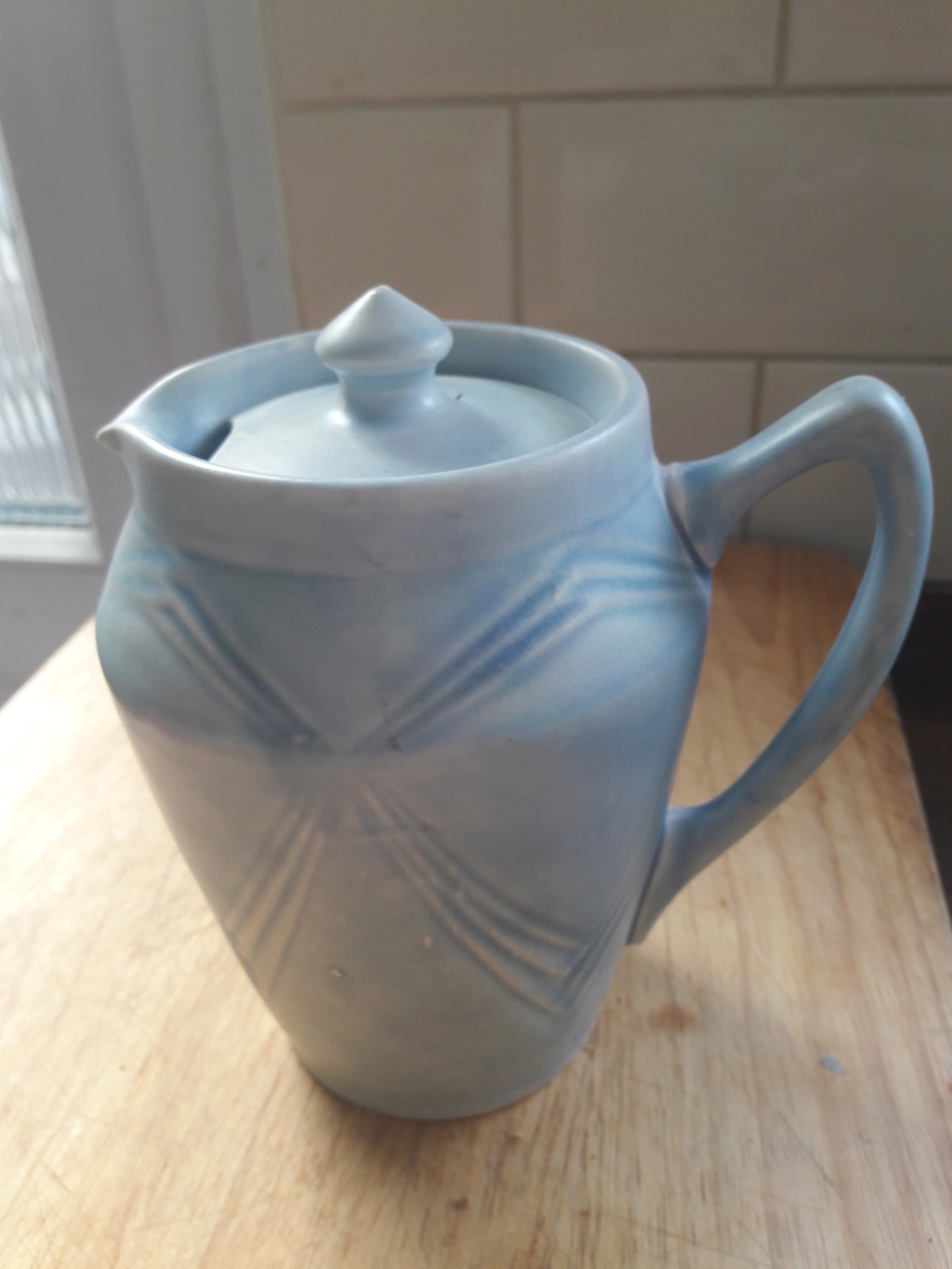 is this coffee pot..50's.Art Deco..Modern...lovely shape 20190612