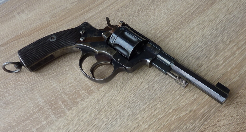 revolver - révolver réglementaire Suédois Husqvarna 1887, brevet Nagant - Page 2 P1080810