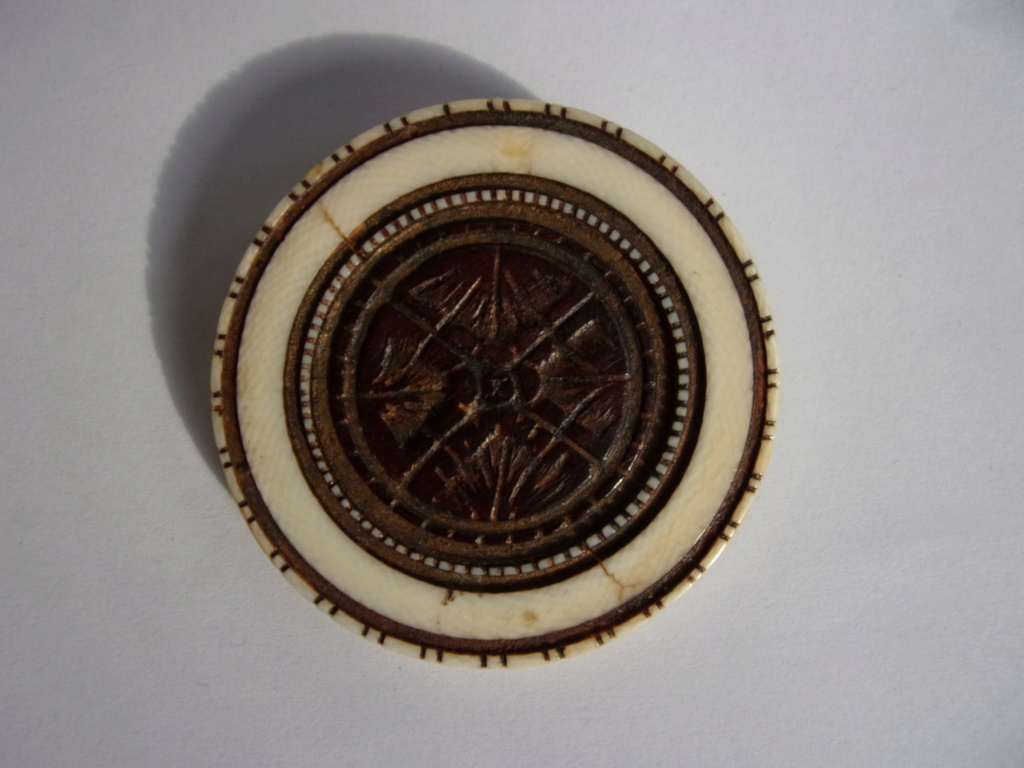 broche en bois et ivoire. Broche10