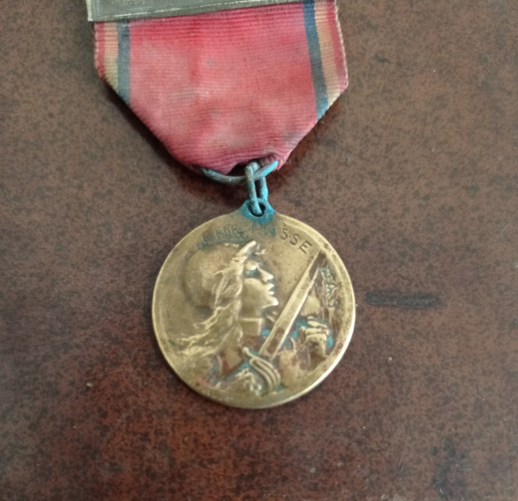 Médaille Verdun on ne passe pas et Sainte Helène Img_2066