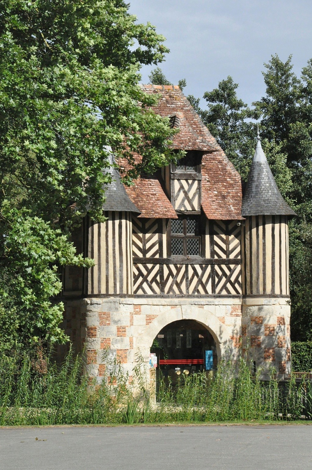 Le château de Crèvecoeur en Auge 1200px11