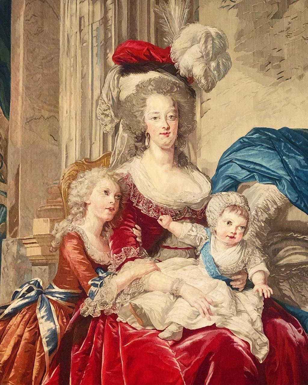 Tapisserie des Gobelins représentant le portrait de Marie-Antoinette et ses enfants par Mme Le Brun 73385810