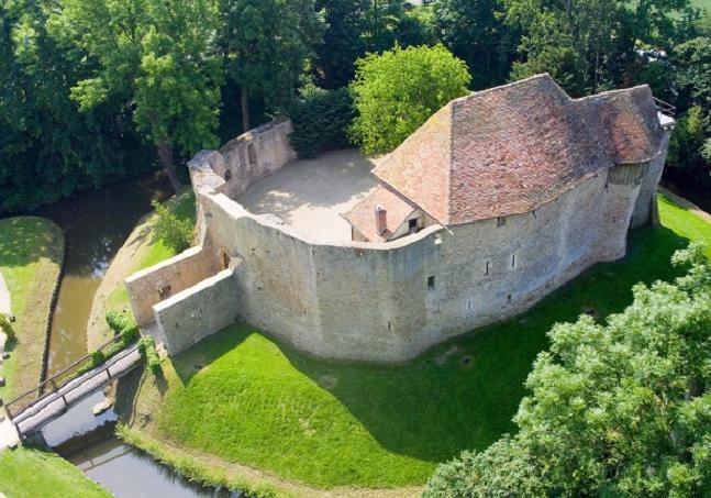 Le château de Crèvecoeur en Auge 7f51a610