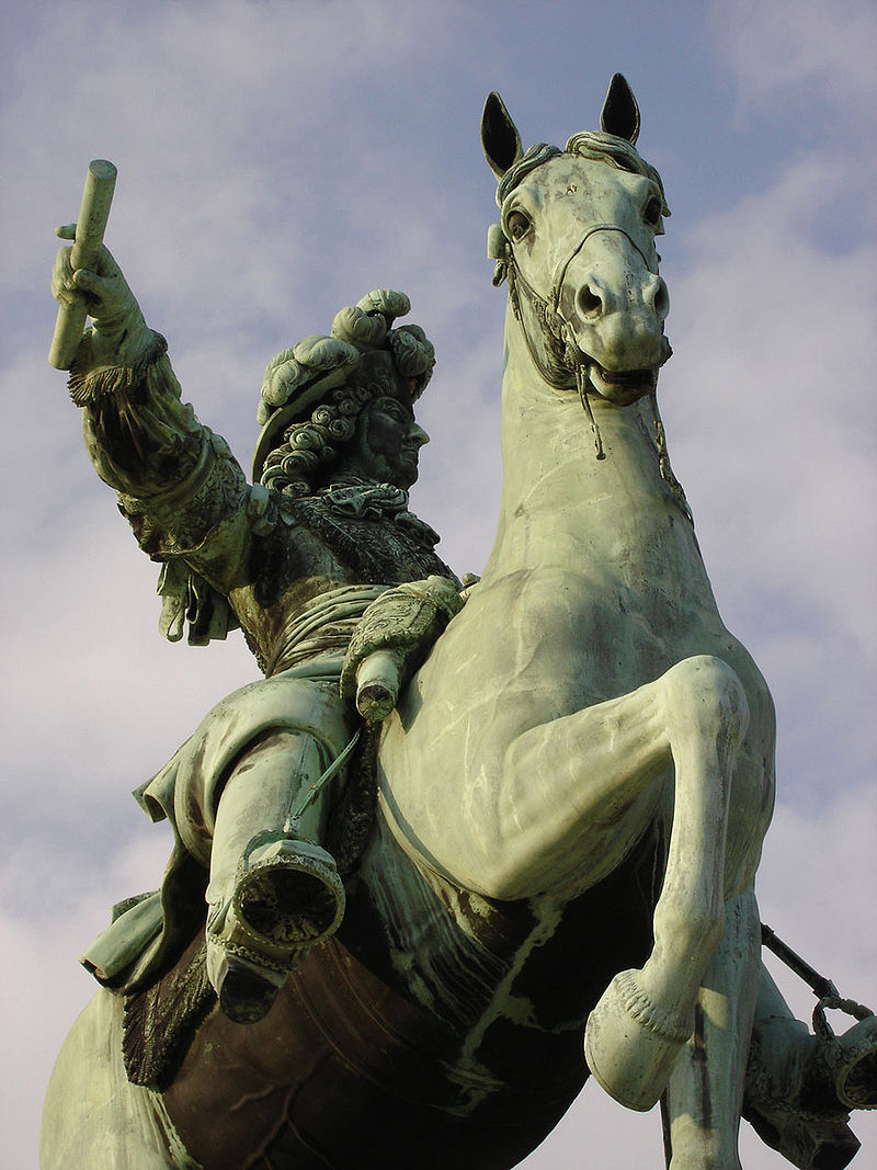 Versailles : la Place d'Armes et la statue équestre de Louis XIV _254