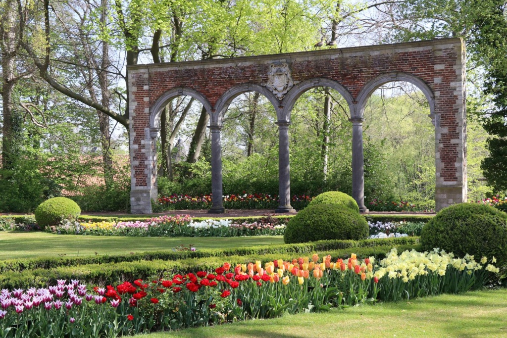 En Belgique, Floralies du château du Grand Bigard,  et   Tulipomania Grand-12