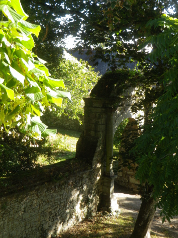 COMBOURG - Combourg, le donjon de Chateaubriand ... Imgp1231