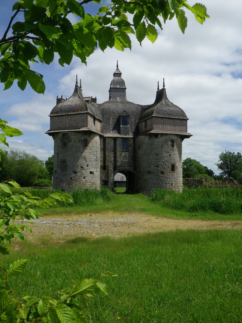 Domfront, Normandie :   le Manoir de la Saucerie Imgp2622