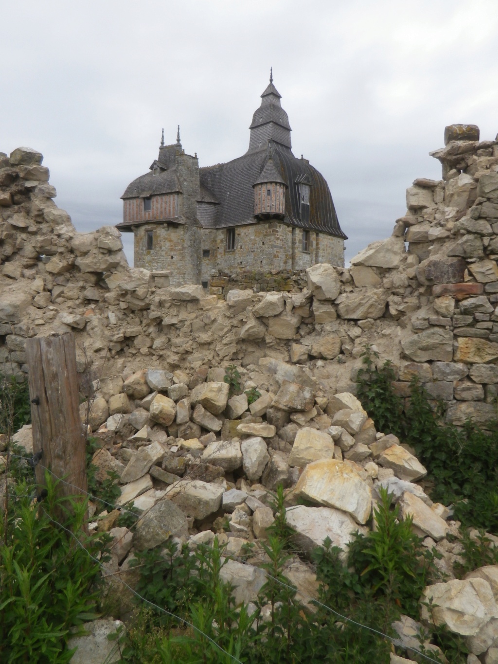 Domfront, Normandie :   le Manoir de la Saucerie Imgp2633