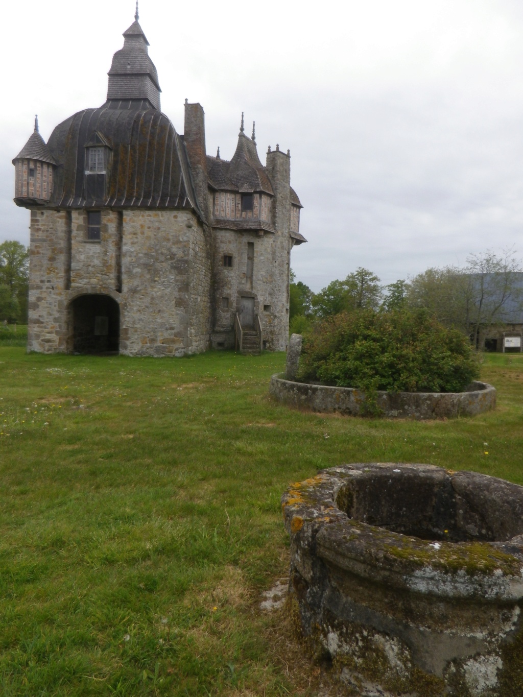 Domfront, Normandie :   le Manoir de la Saucerie Imgp2636