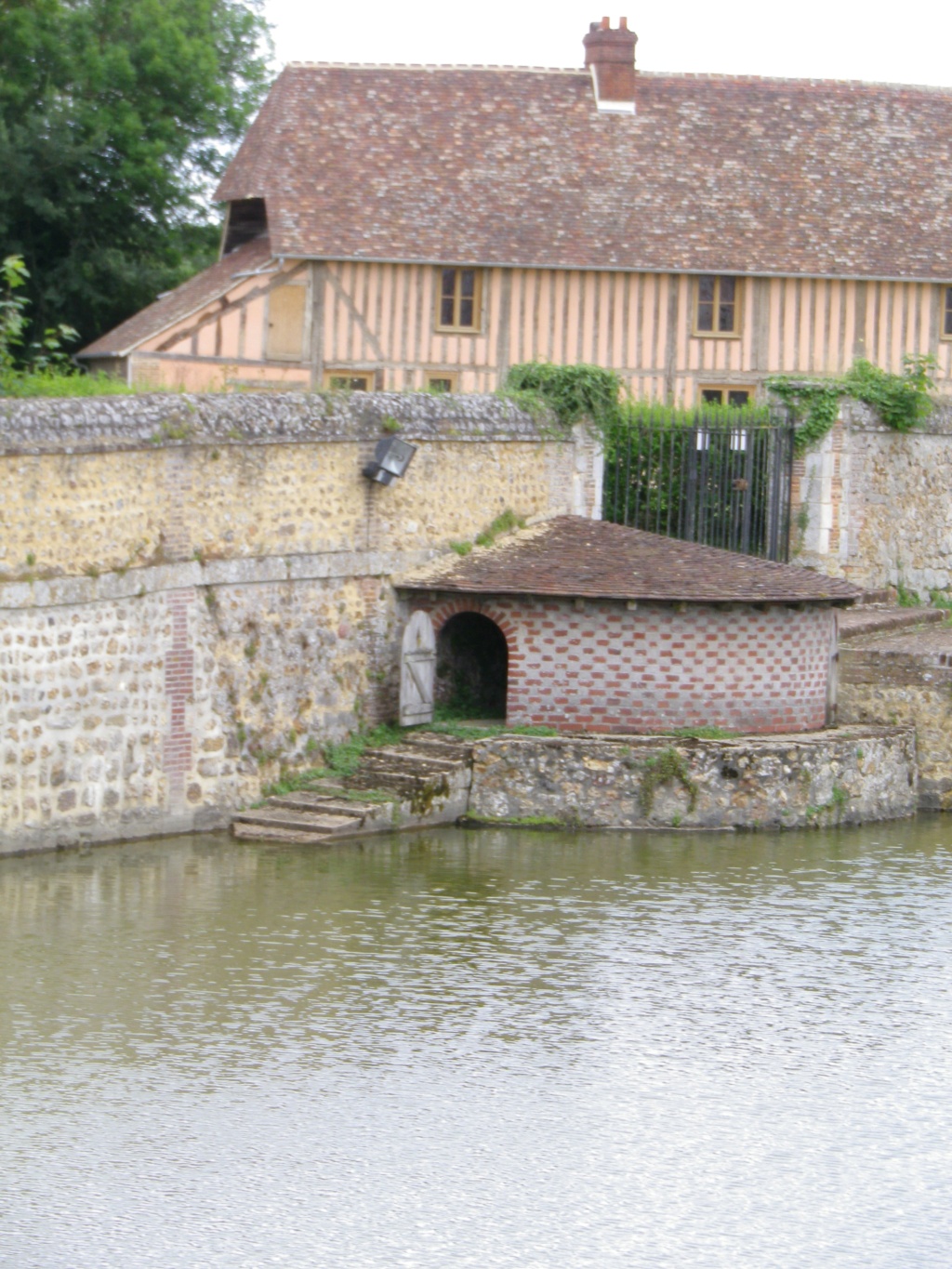 Dans l'Eure, le château de Beaumesnil Imgp2787