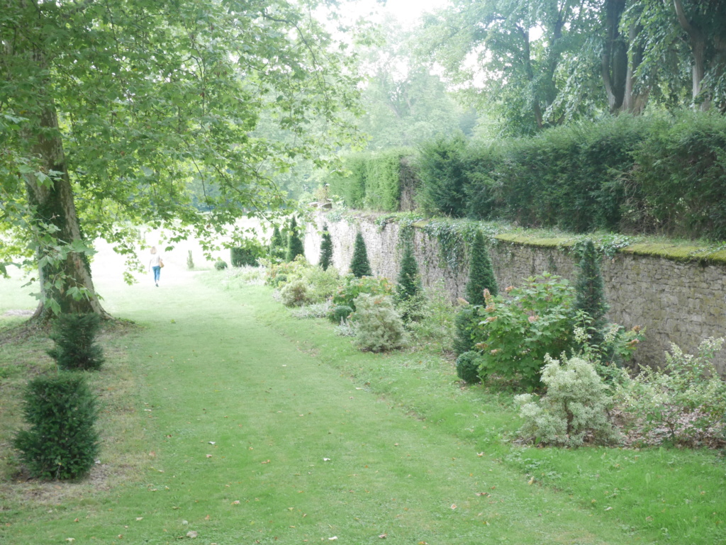 Dans l'Ain, le château de Fléchères P1080613