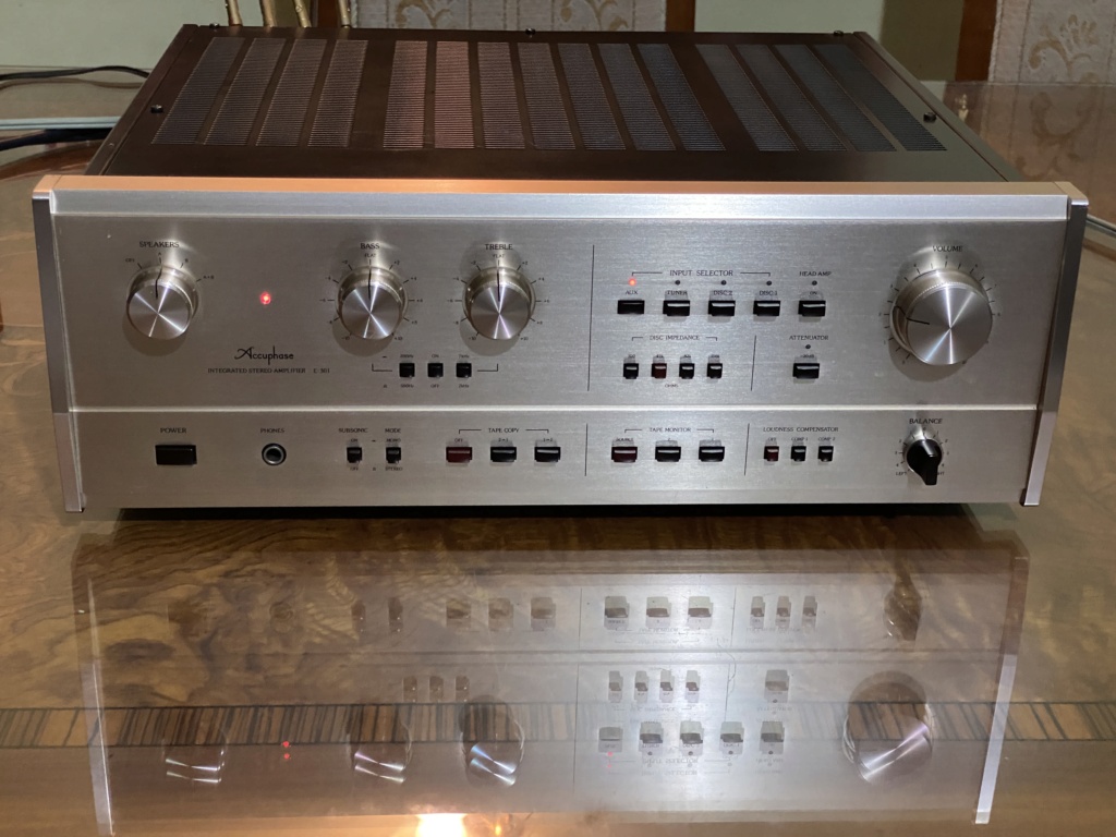 SOLD Accuphase E-301 Gold integrated amp 0cb12d10