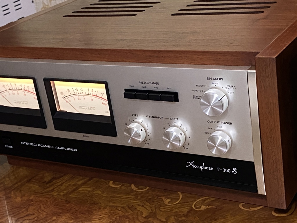 Accuphase P-300s n C-200s w/ wood cabinet  4a9a3110