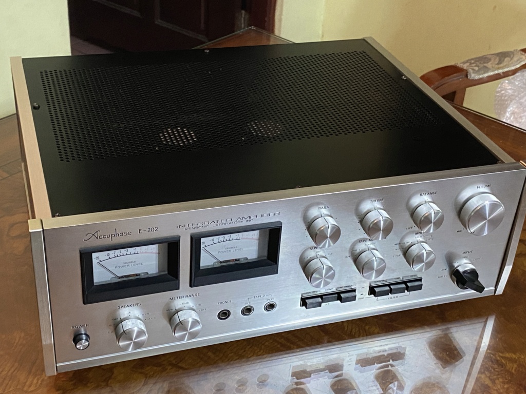 Accuphase E-202 Integerated W/cabinet 796ca210