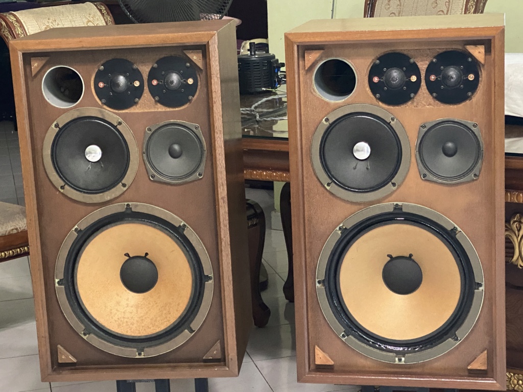 Vintage Sansui SP-2002 speakers