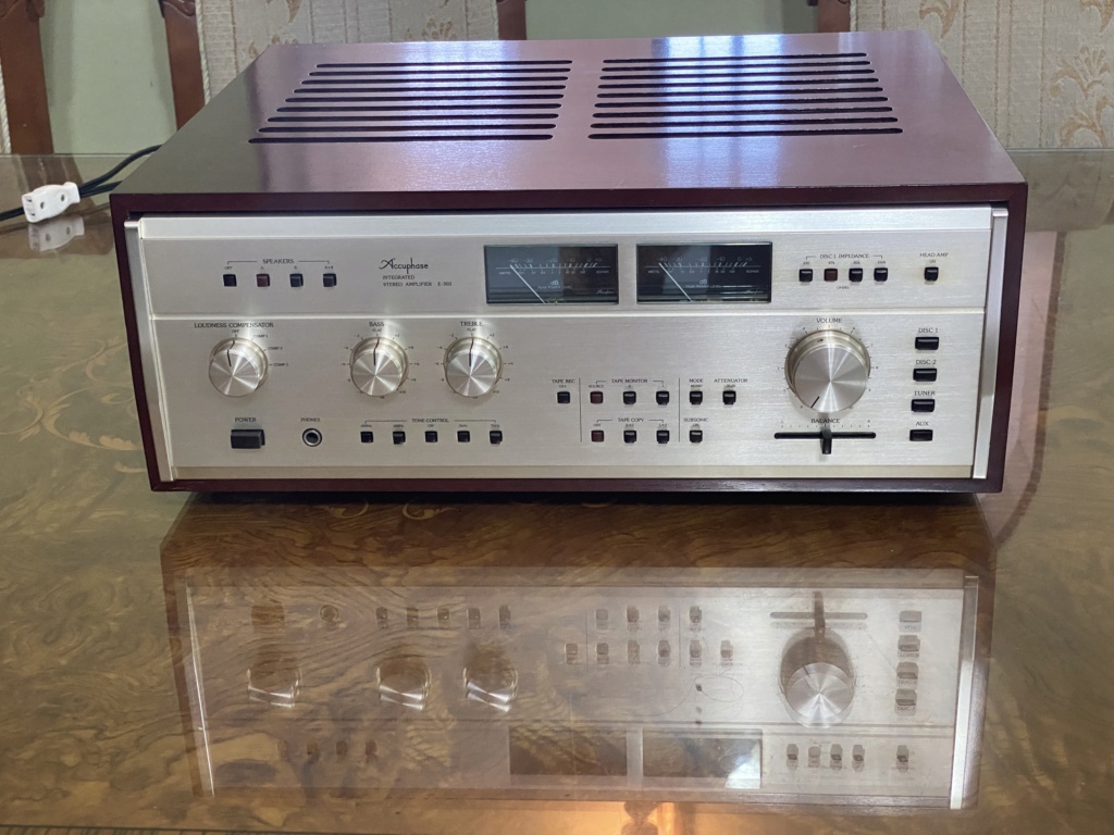 Accuphase E-303 Pre/ main integrated amplifier