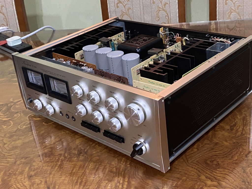 Accuphase E-202 integrated amp minty  E5572610