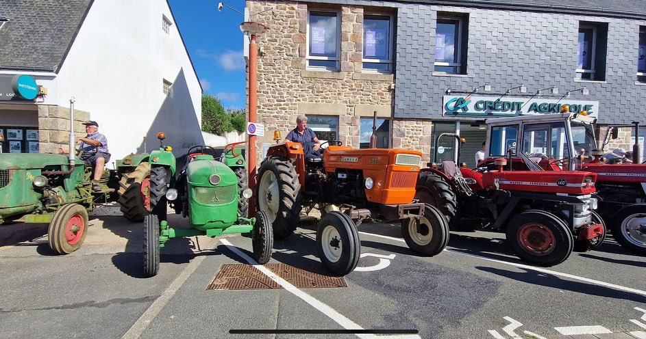 Venez découvrir le battage à l’ancienne de blé, avec notre équipe de bénévoles des vieux métiers et vieux outils.  36925510