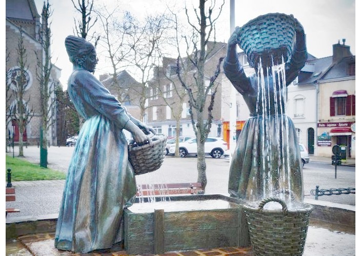 Fontaine "Les laveuses d'huitres" à Cancale. Sans2171