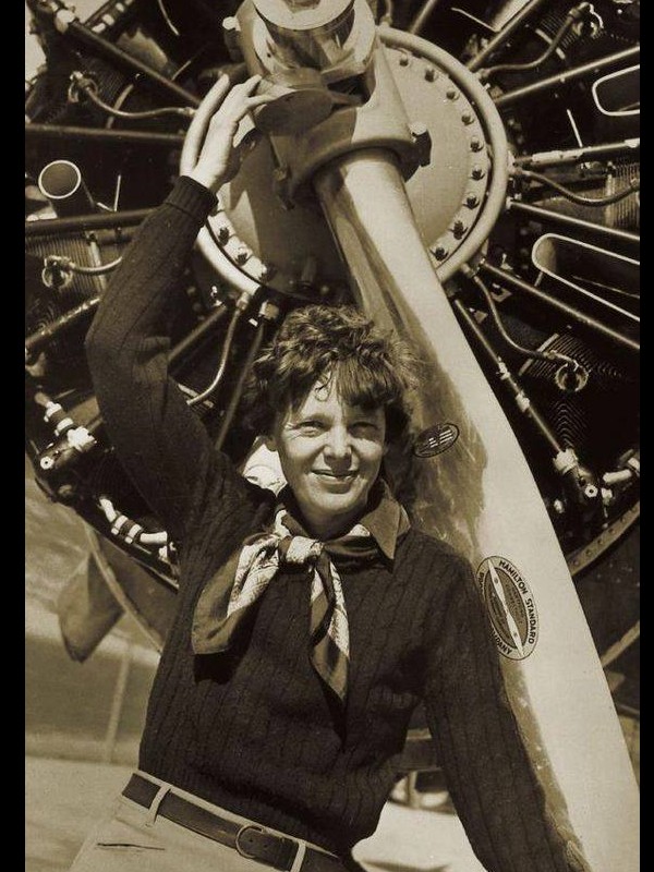 Amelia Earhart, pionnière de l'aviation née en juillet 1897 au Kansas Sans4514