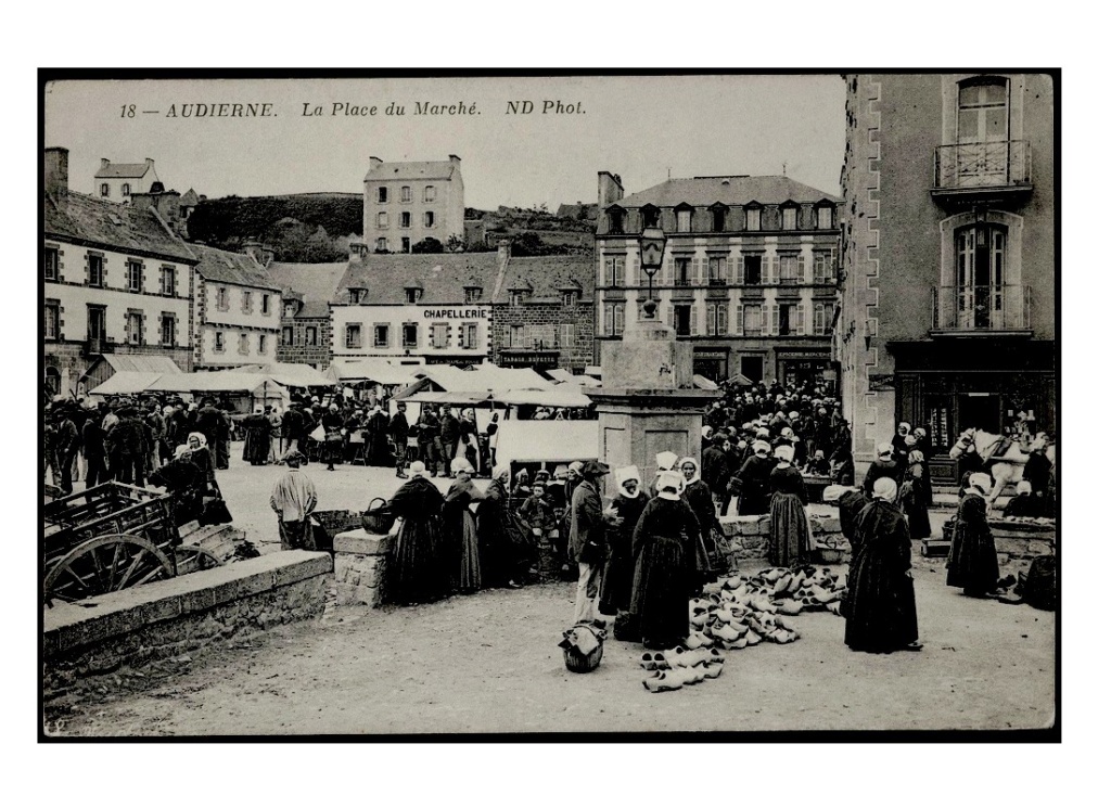 Place du marché à #Audierne au siècle dernier Sans_574
