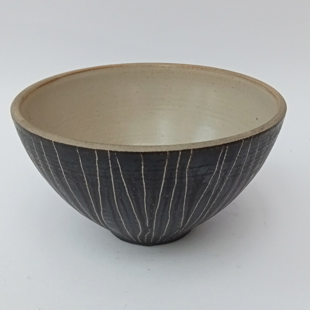 Sgraffito stoneware bowl JH mark? Joanna Howells? Sgraff12
