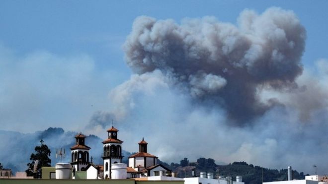 Gran Canaria: Wildfires displace 4,000 on holiday island _1083510