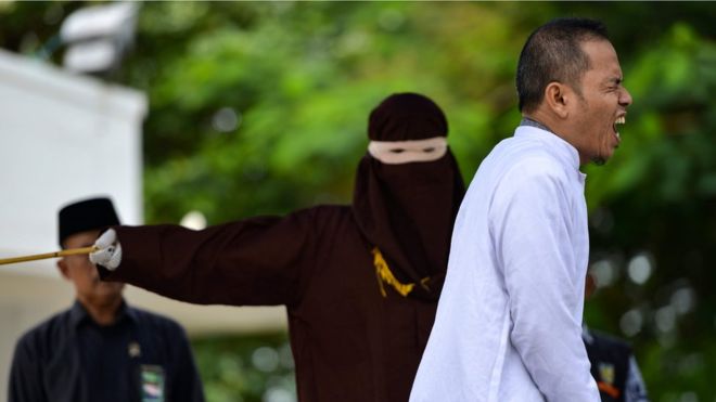 Indonesian man who helped set strict adultery laws flogged for adultery _1094810