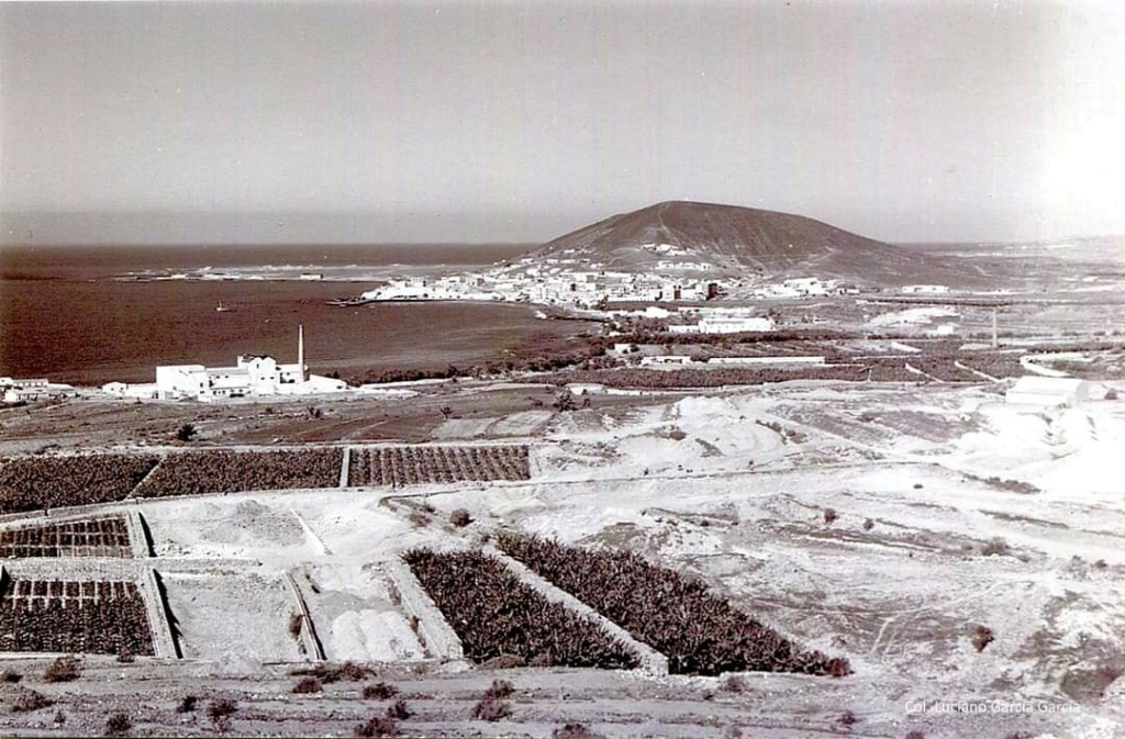 Old photo of Los Cristianos from Montana Guaza. Los_cr10