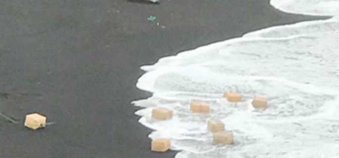 Lanzarote: Bales of drugs wash up on popular beach Page-119