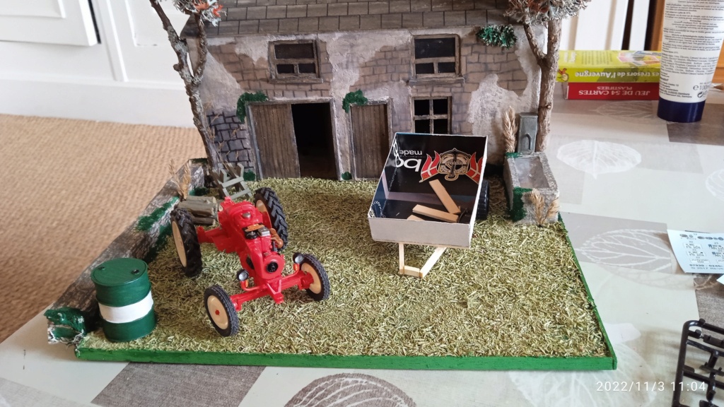 Vieille ferme vieux tracteur et sa remorque Img_2530