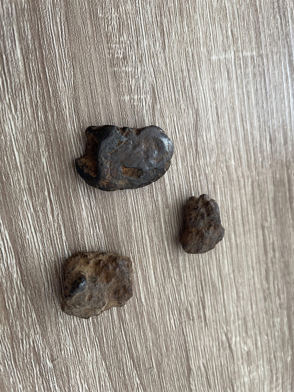 Identification pierre ou météorite compliqué… 8bed4b10