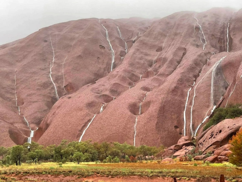 Гора Улуру находится в самом сердце Австралии Photo_35