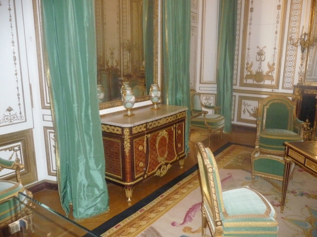 Les cabinets intérieurs de Marie-Antoinette au château de Versailles - Page 3 P1310011