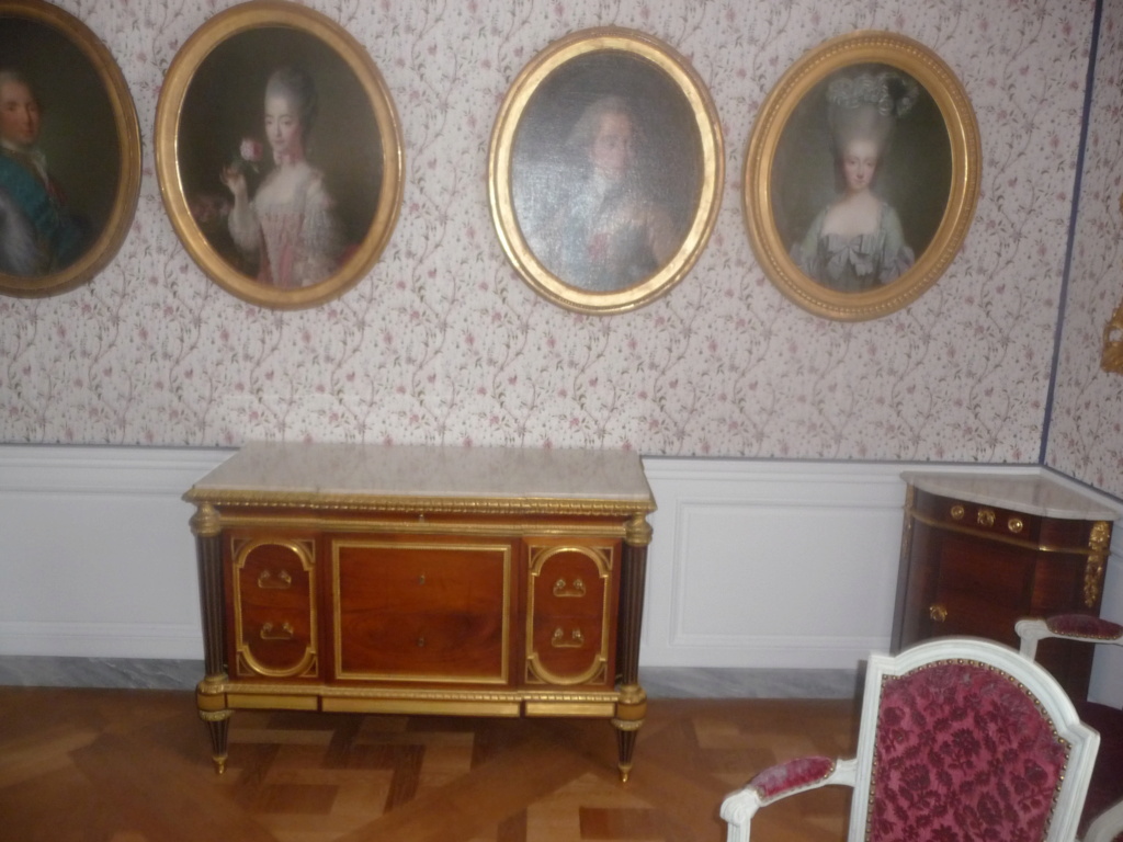 Les cabinets intérieurs de Marie-Antoinette au château de Versailles - Page 3 P1310023