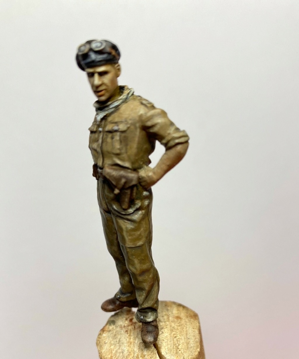 TANKISTE BRITANIQUE NORMANDIE 07/1944 1/35 -terminé- Figurine NEMROD + tête HORNET - 1/35 Fig110