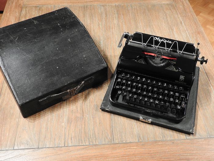 Machine à écrire B527d610